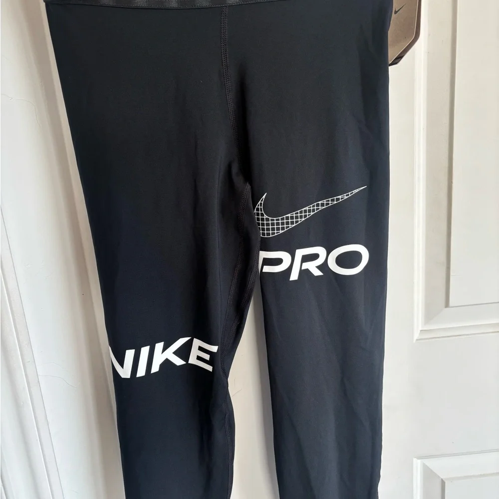 Nike Pro Women’s Leggings - Picture 3 of 5